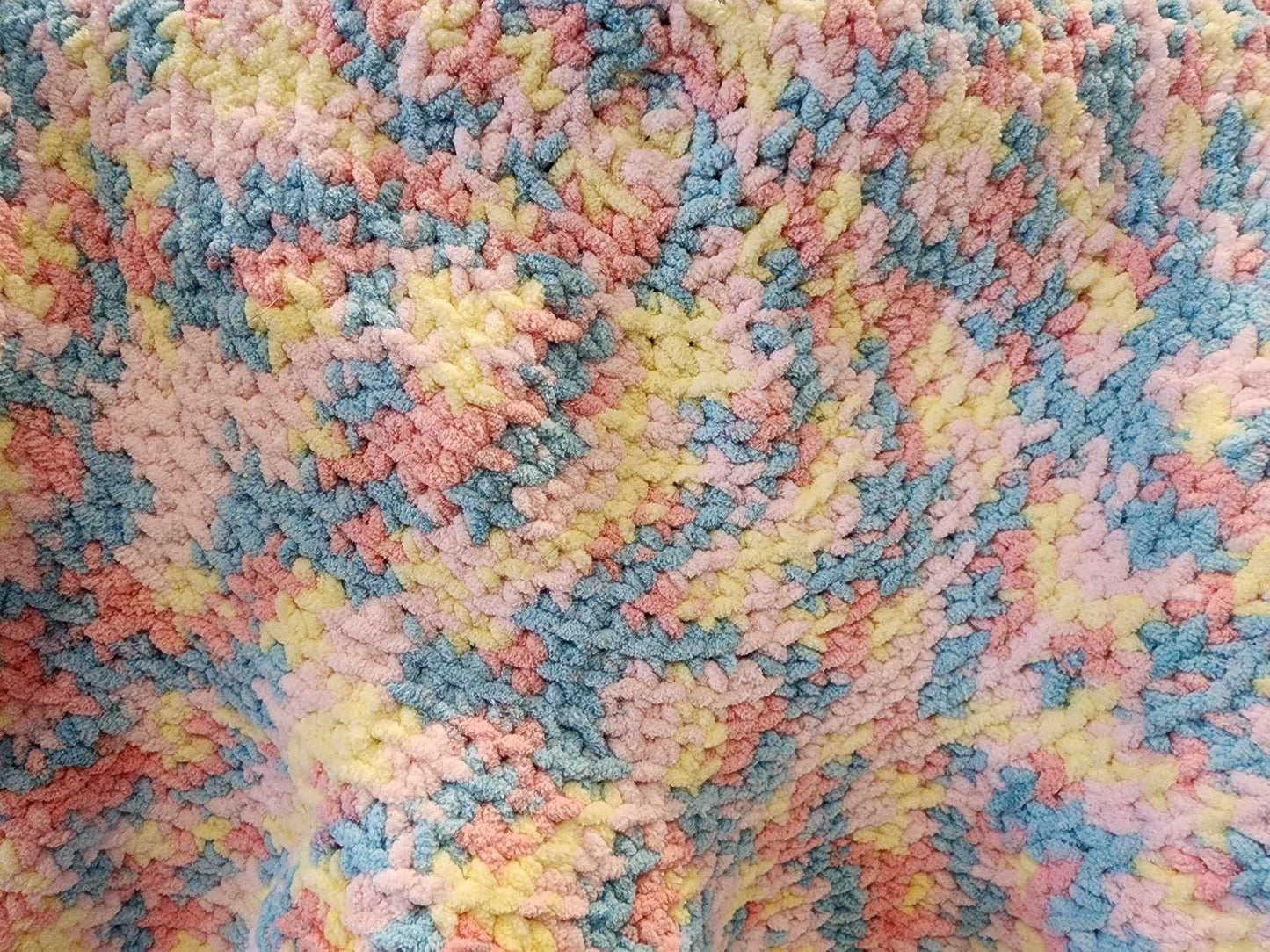 crochet round baby blanket pink, blue & yellow